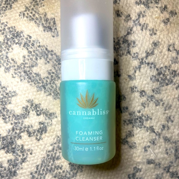3 for $25 🌟 Cannabliss Face Cleanser - Picture 1 of 2